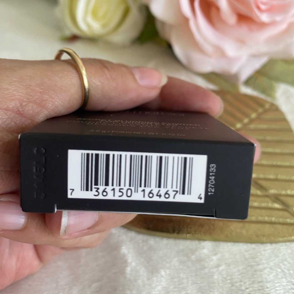 Laura Mercier Secret Blurring Powder for Under Eyes - White - Picture 5 of 7